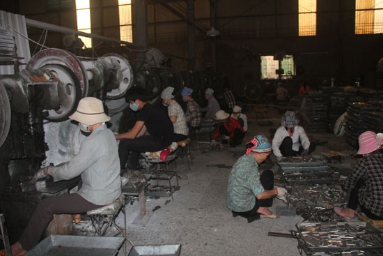 Hình ảnh sản xuất Hộp đồng hồ nước ở Làng Rùa